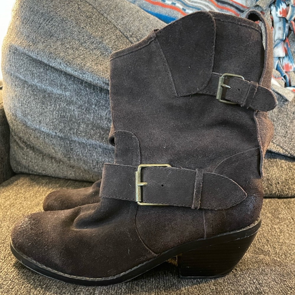 Gently worn dark brown leather heeled boots women’s 9
